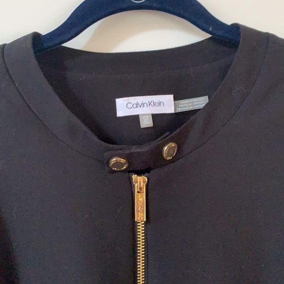 Calvin Klein Size 22W (US) Stretch Long-sleeve Jacket w/ Gold Hardware - Picture 3 of 13